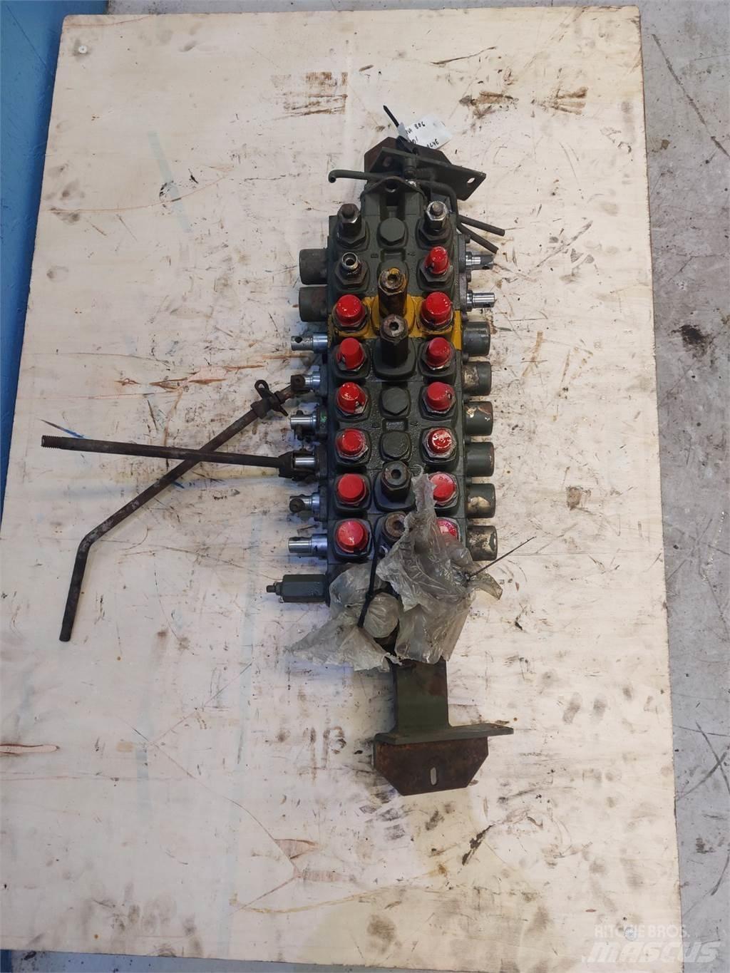 Hydrema 806 液压