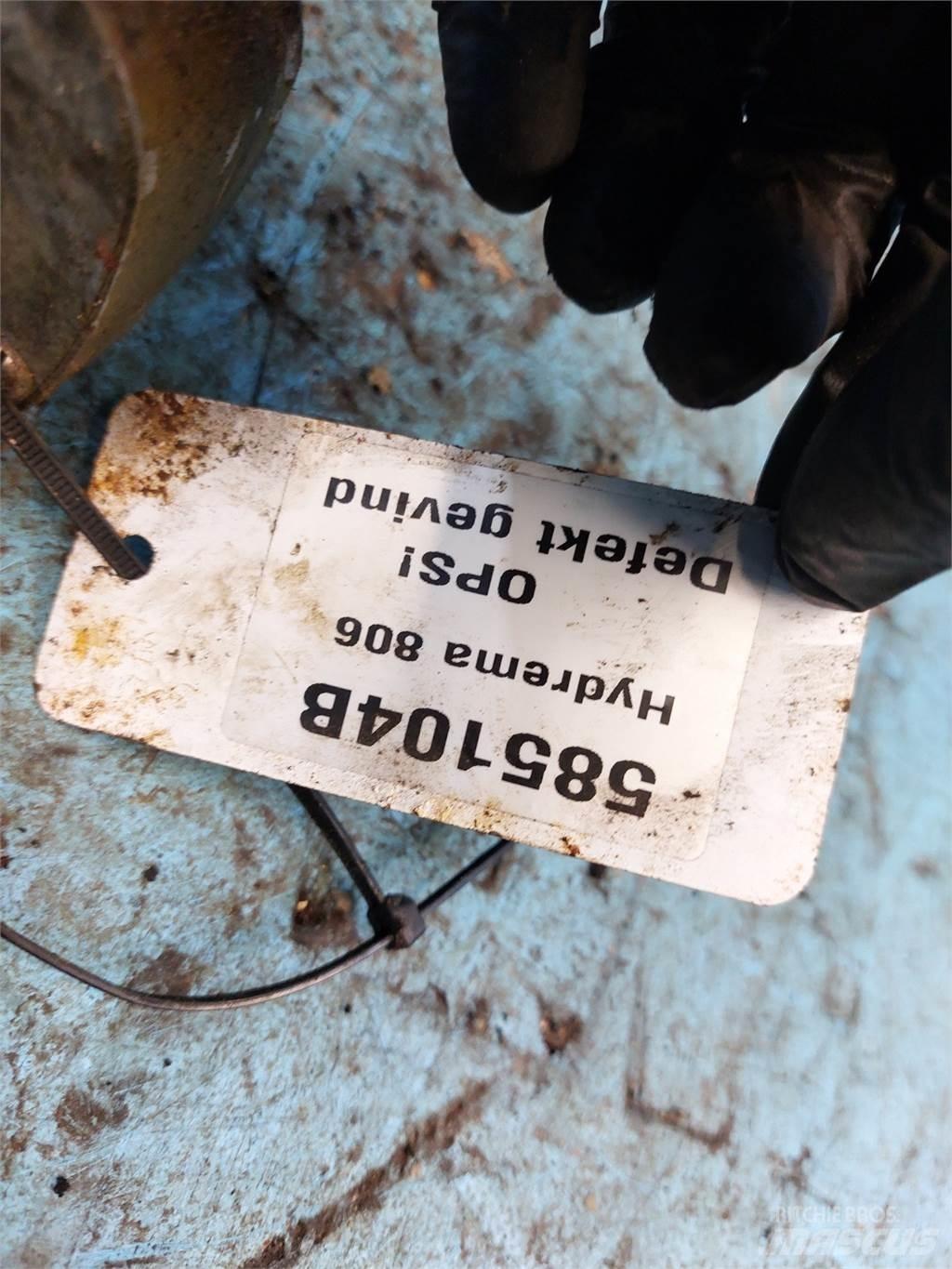 Hydrema 806 电子设备