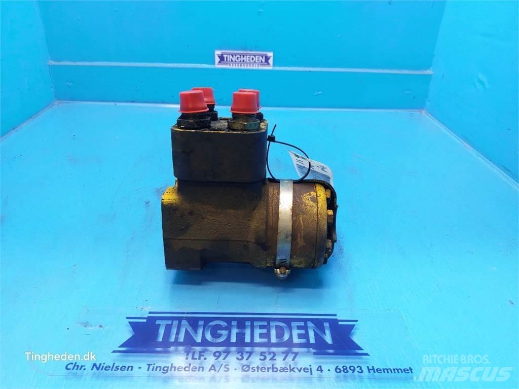 Hydrema 806 液压