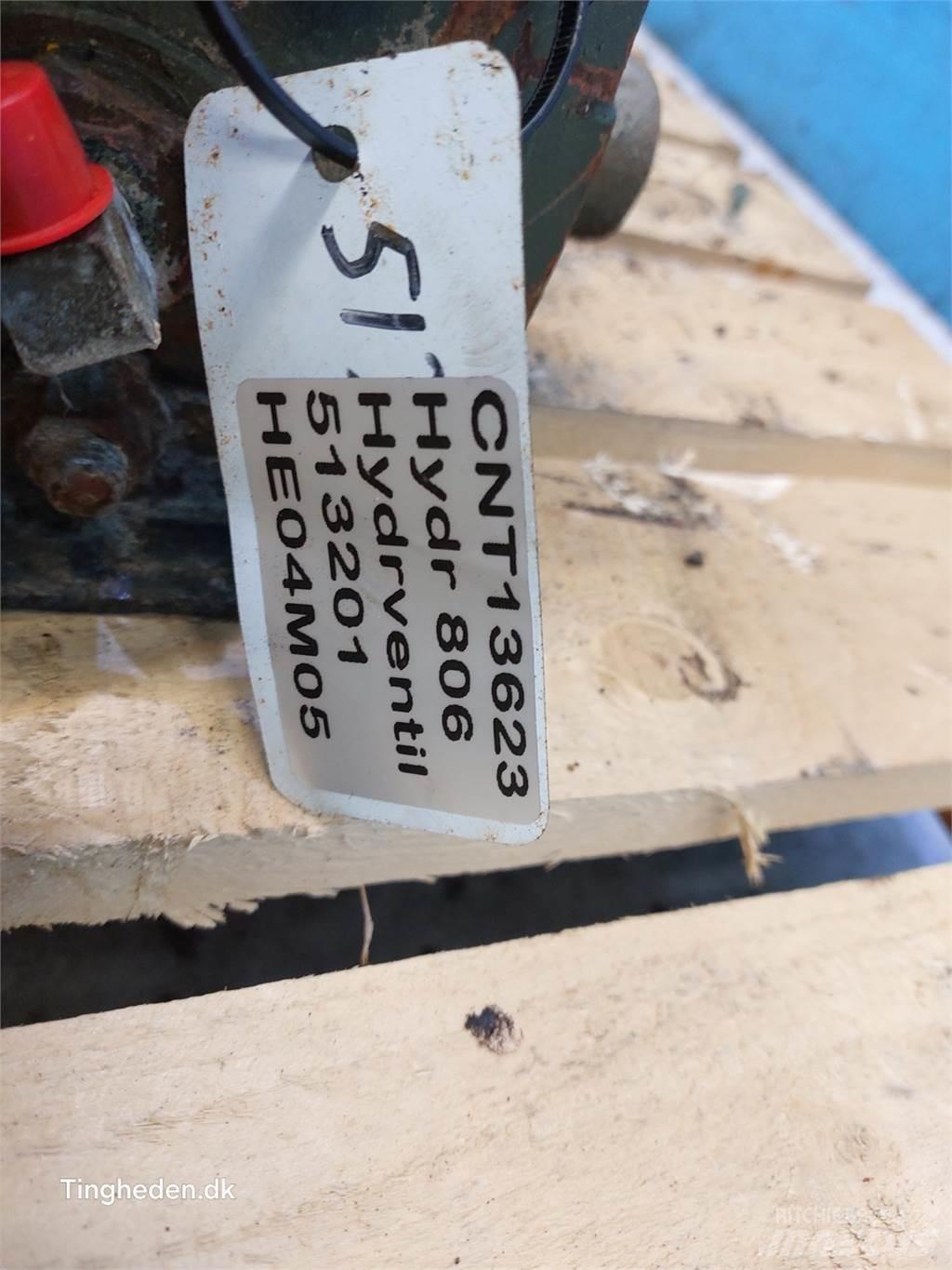 Hydrema 806 液压