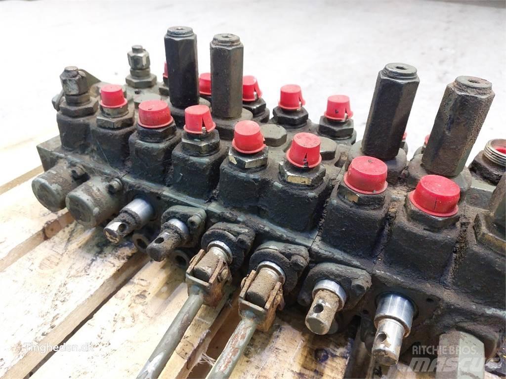 Hydrema 806 液压