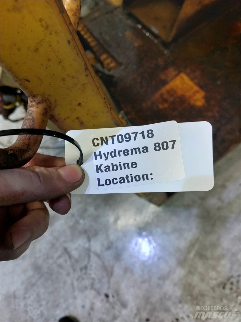 Hydrema 807 驾驶室与内部