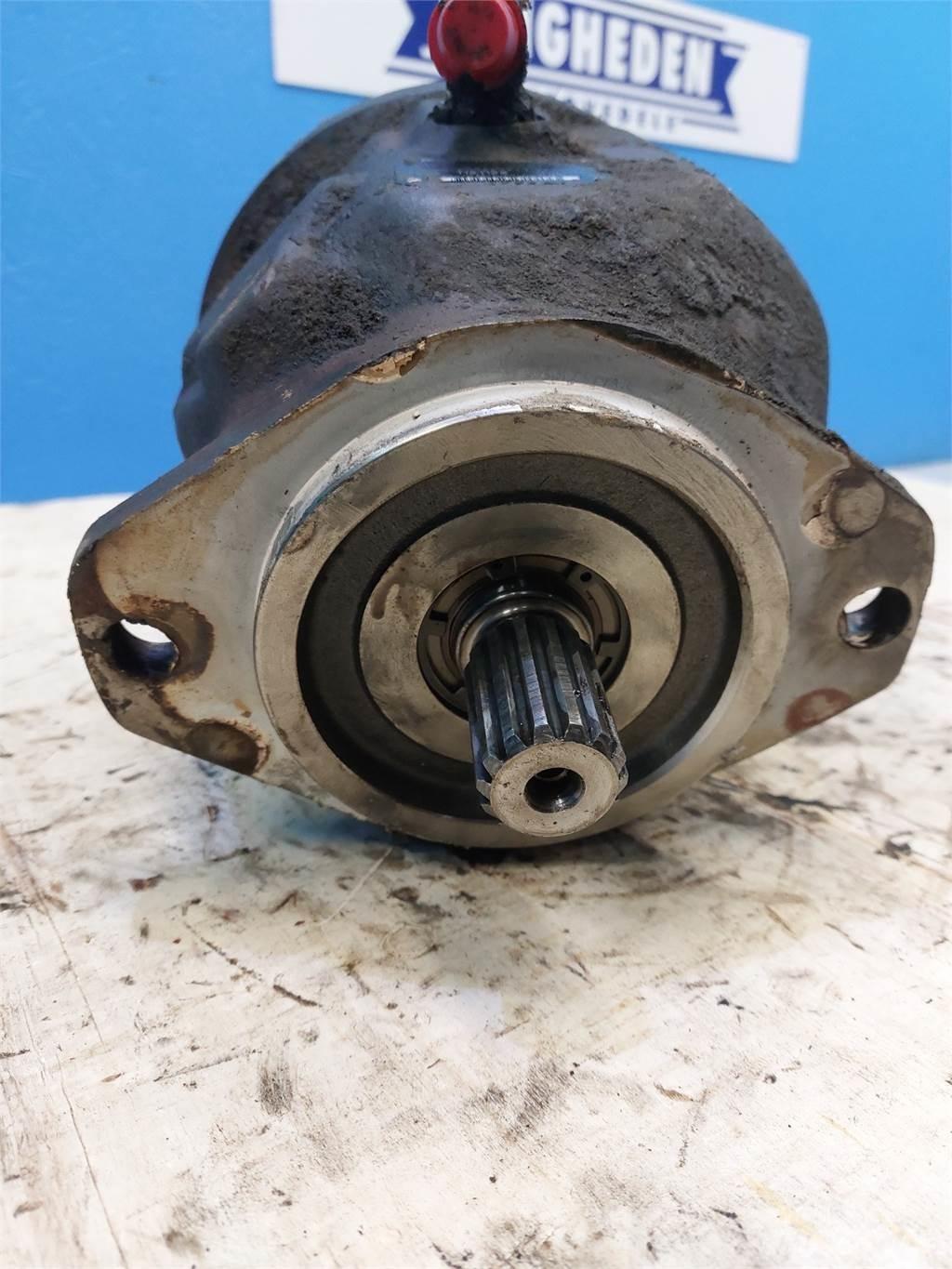 Hydrema 906 液压