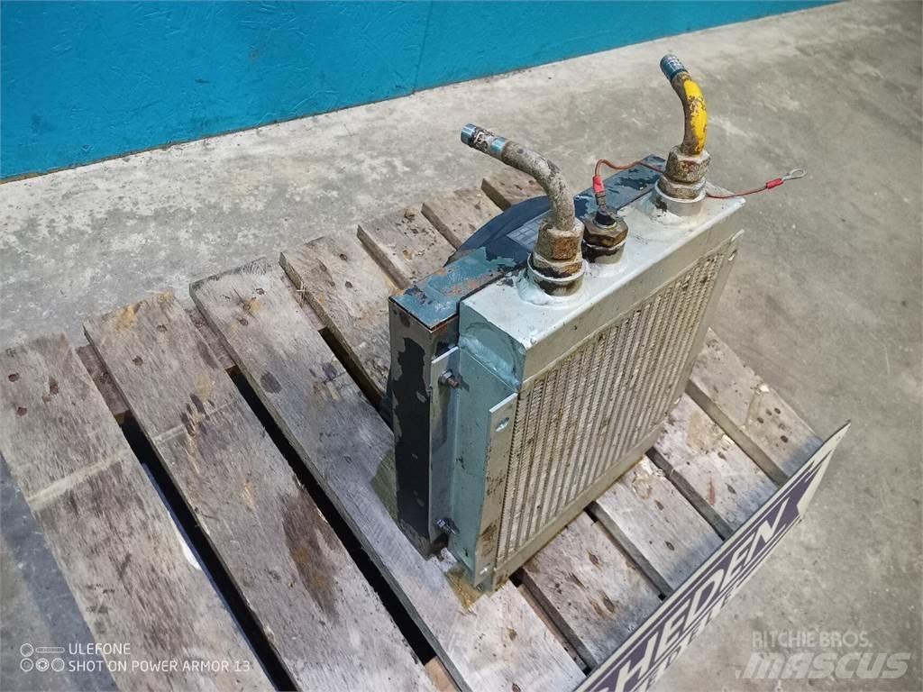 Hydrema 906A 散热器
