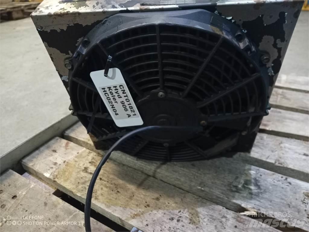 Hydrema 906A 散热器