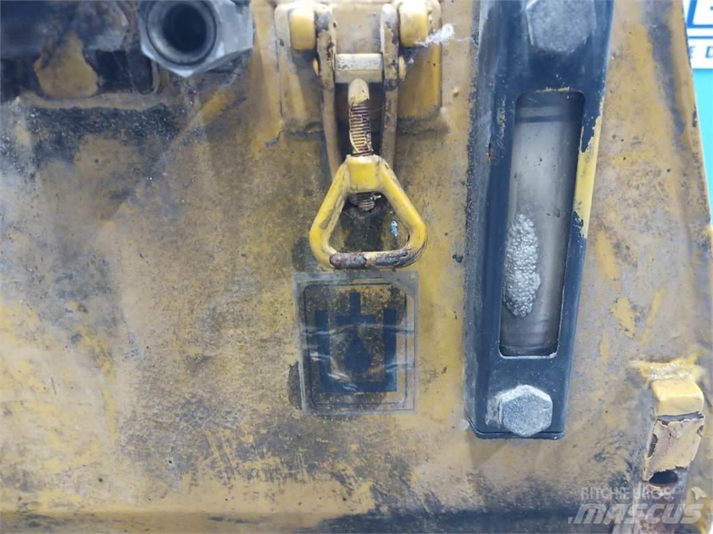 Hydrema 906B 液压