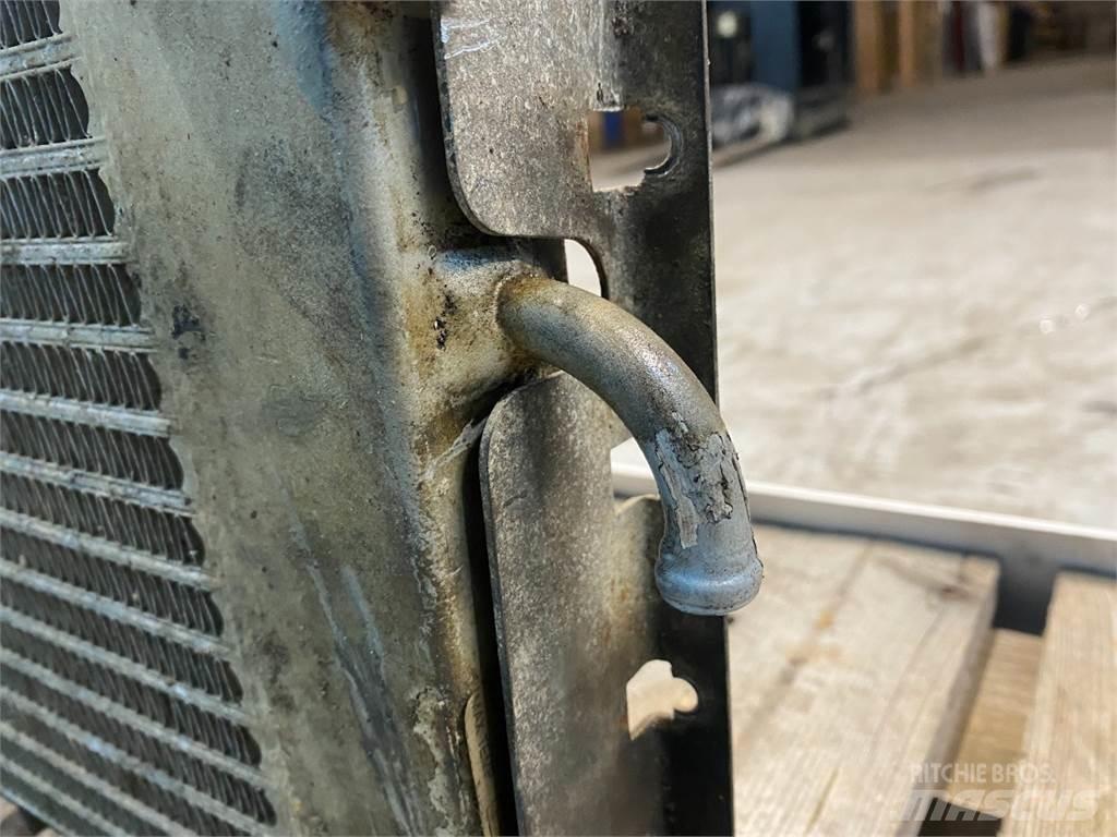 Hydrema 906B 散热器