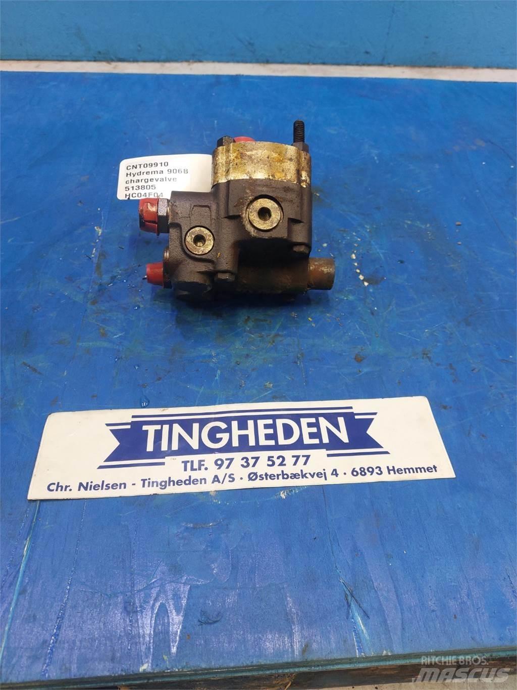 Hydrema 906B 液压