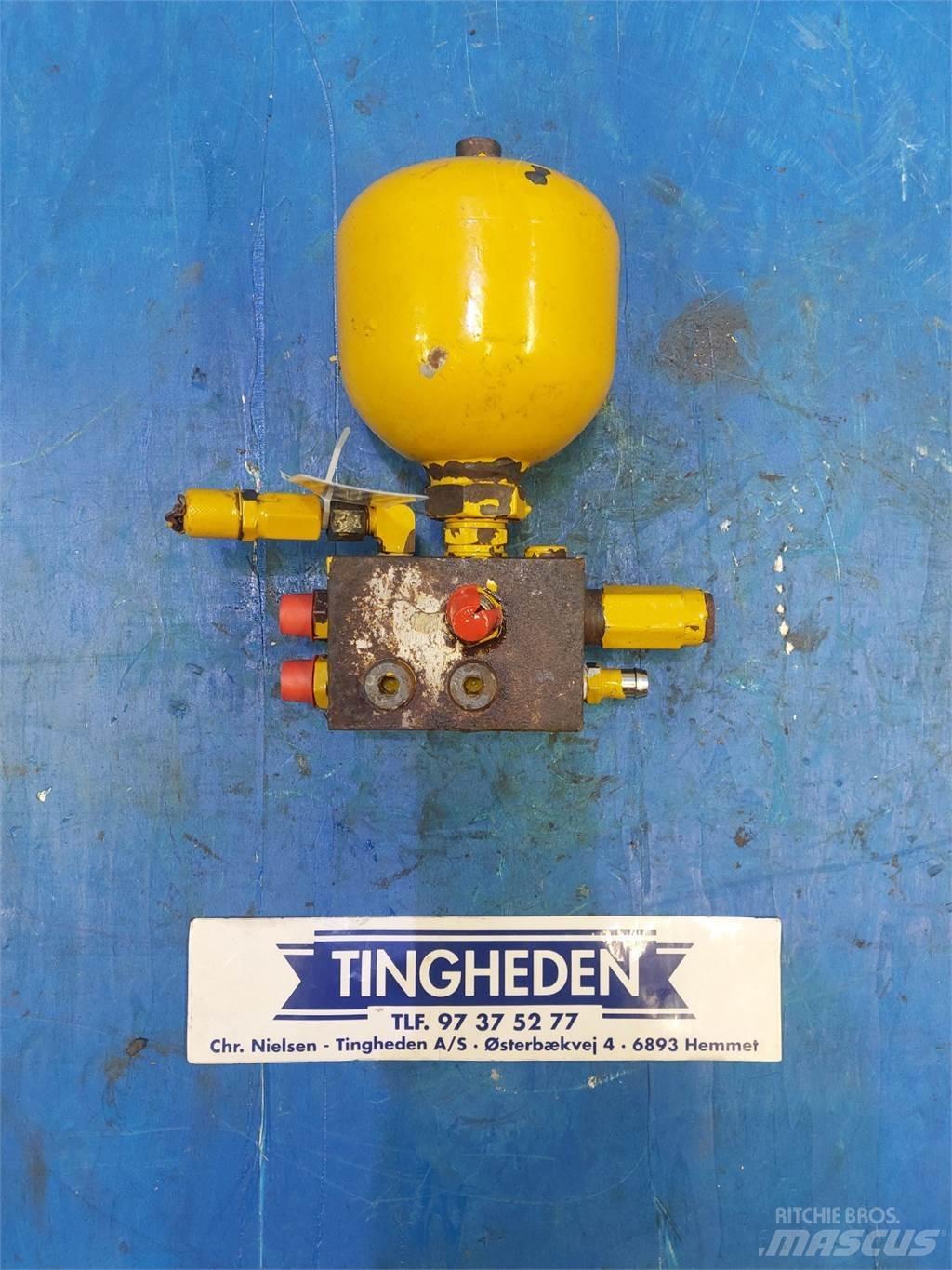 Hydrema 906B 液压