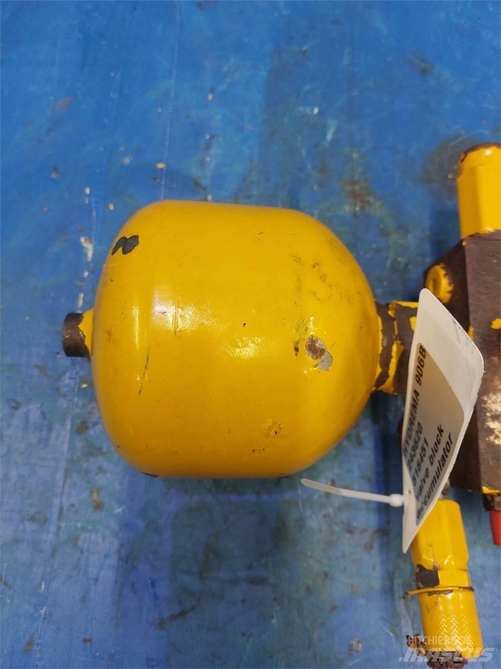 Hydrema 906B 液压