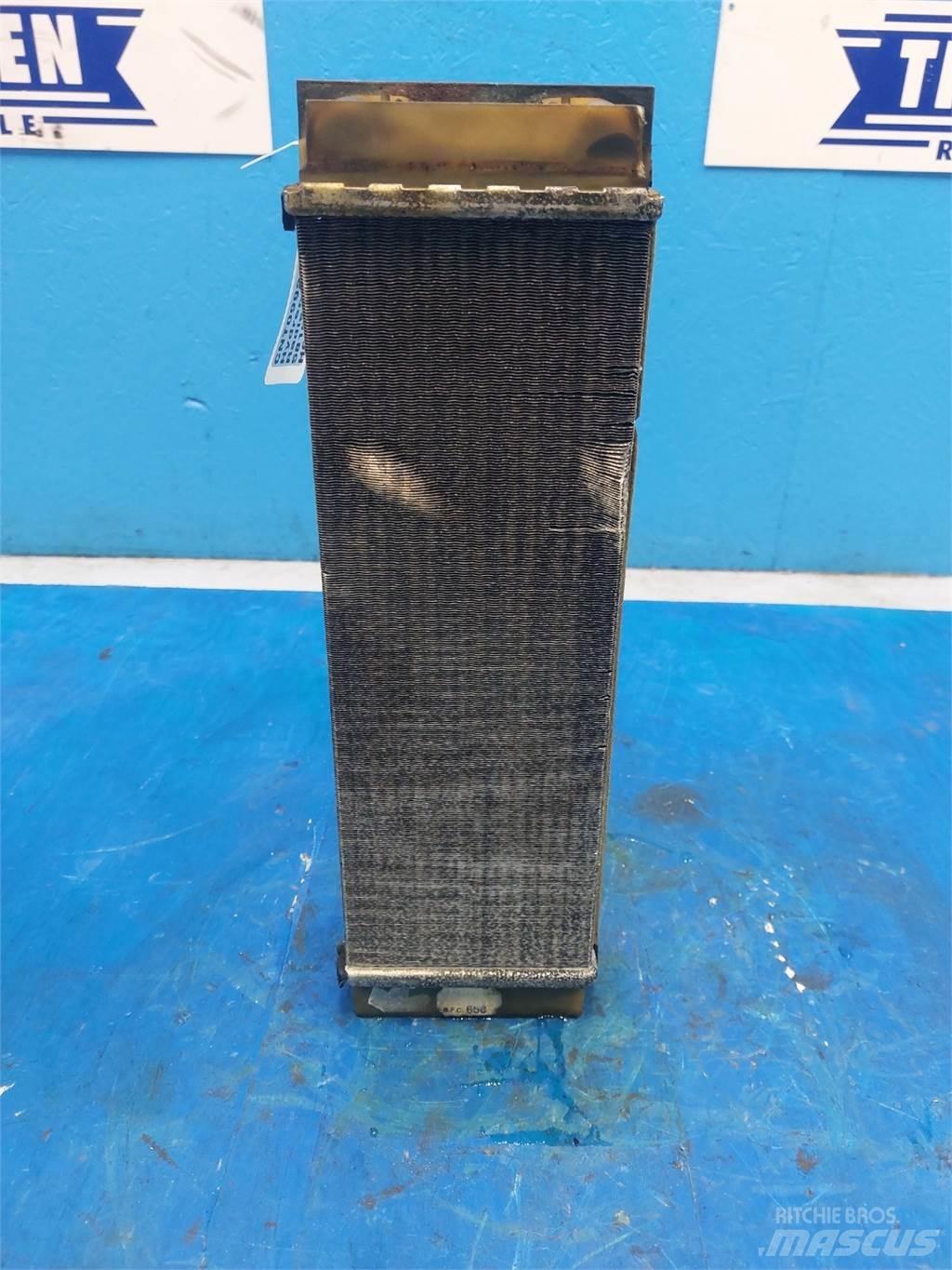 Hydrema 906B 散热器