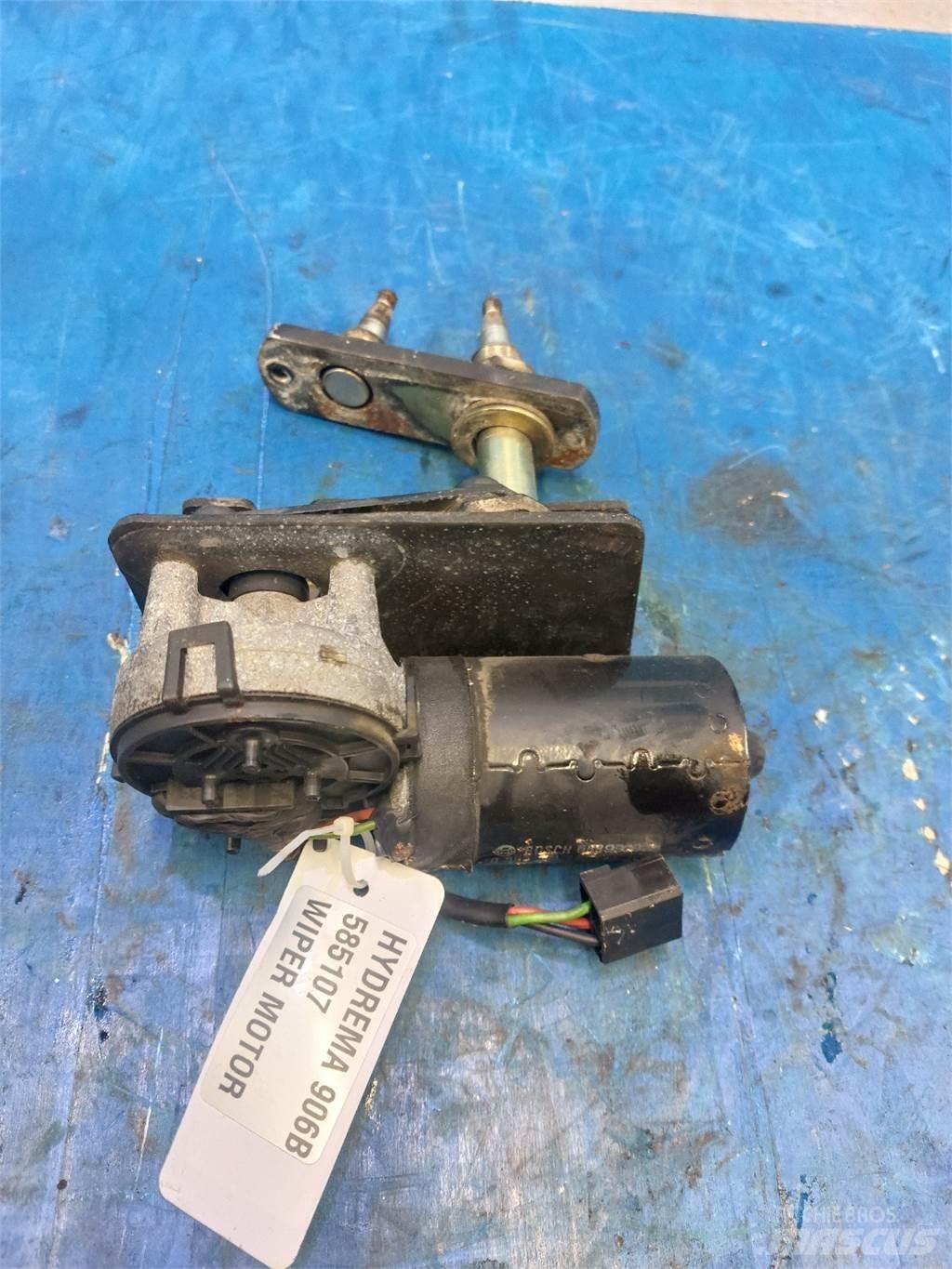 Hydrema 906B 电子设备