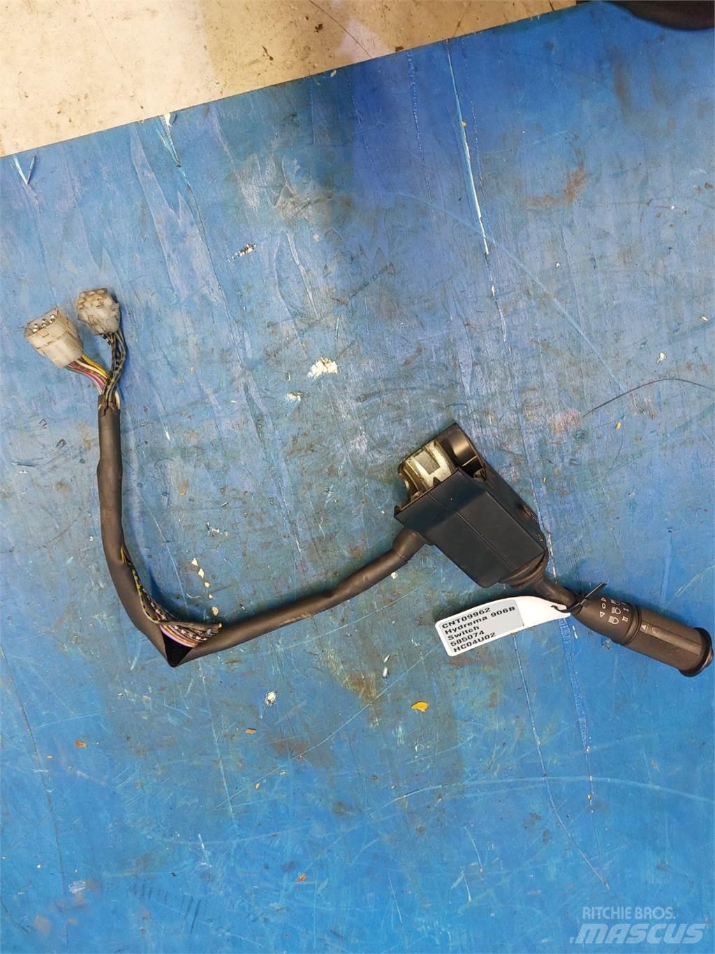Hydrema 906B 电子设备