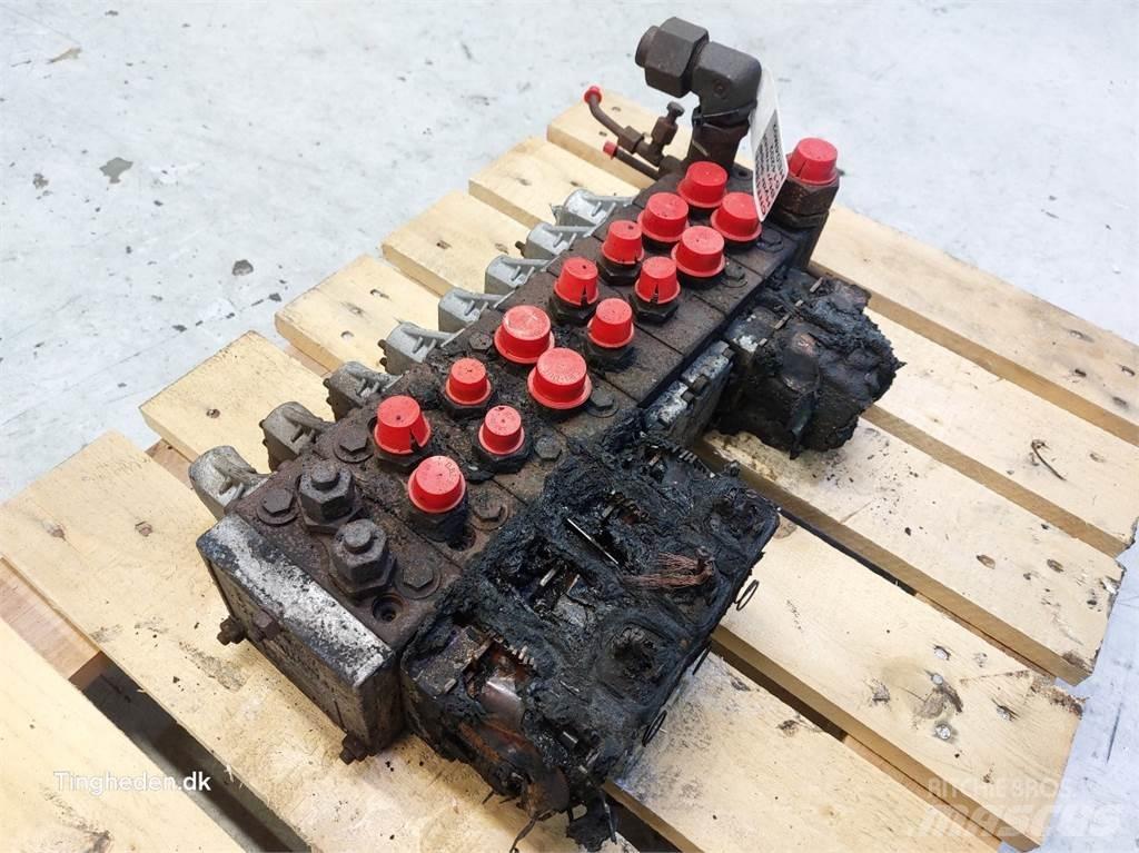 Hydrema 906B 液压