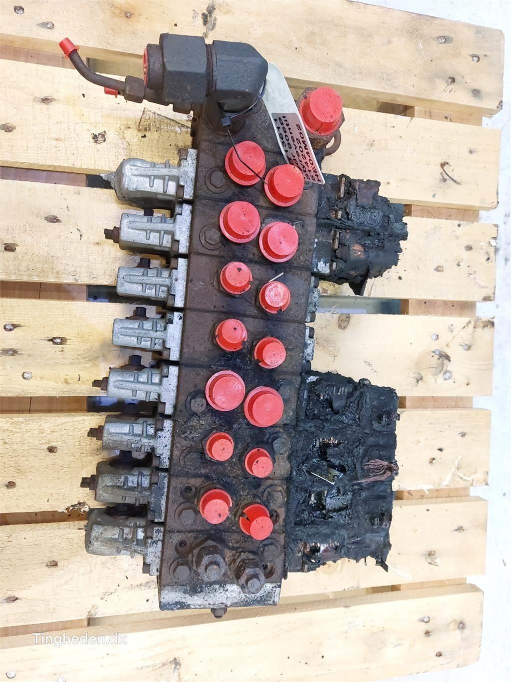Hydrema 906B 液压