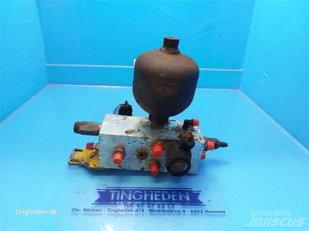 Hydrema 906B 液压