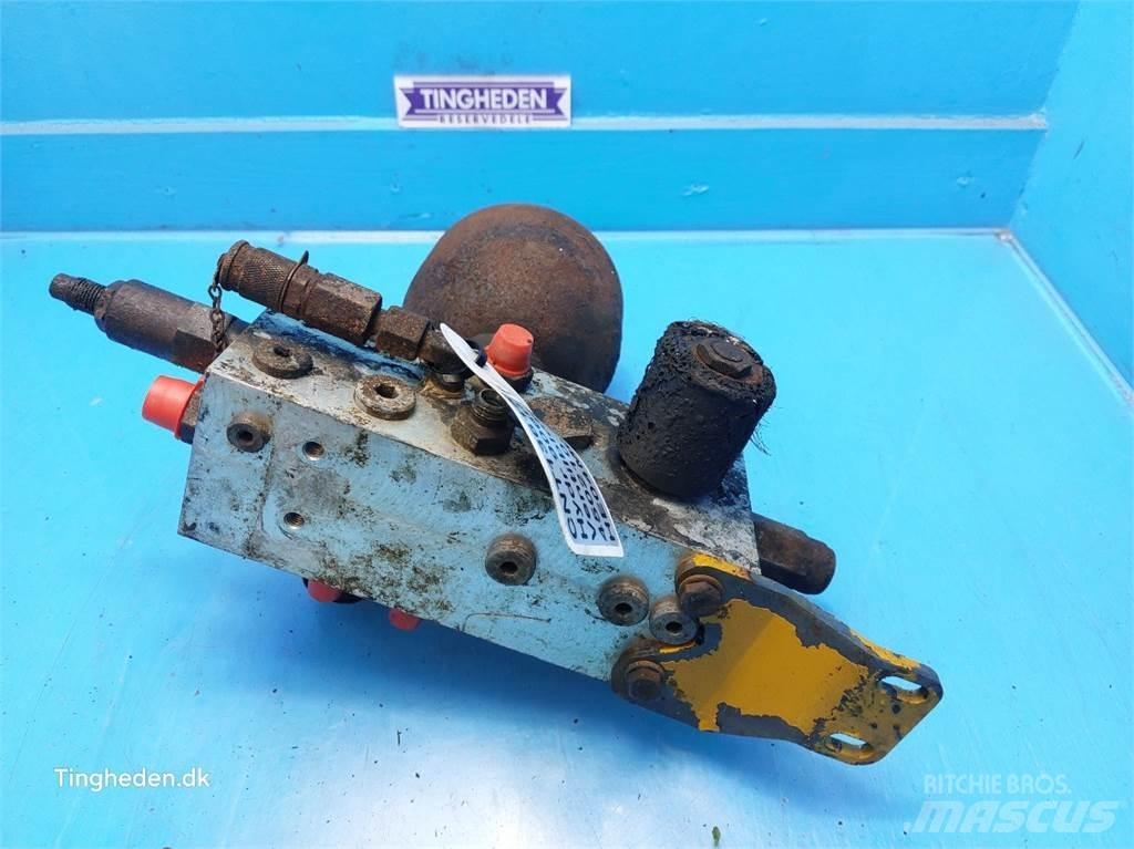 Hydrema 906B 液压