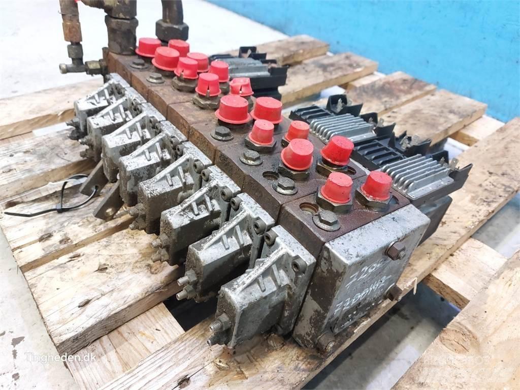 Hydrema 906B 液压