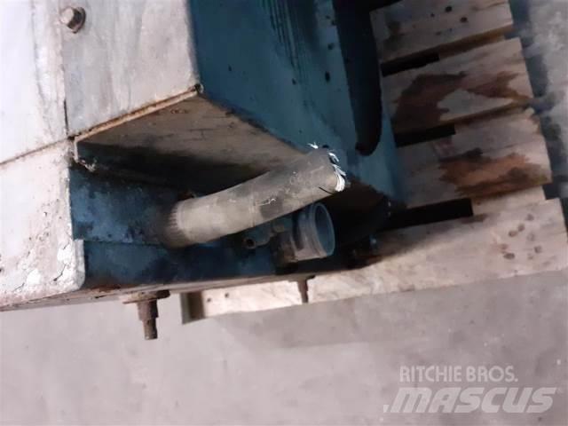 Hydrema 906C 散热器
