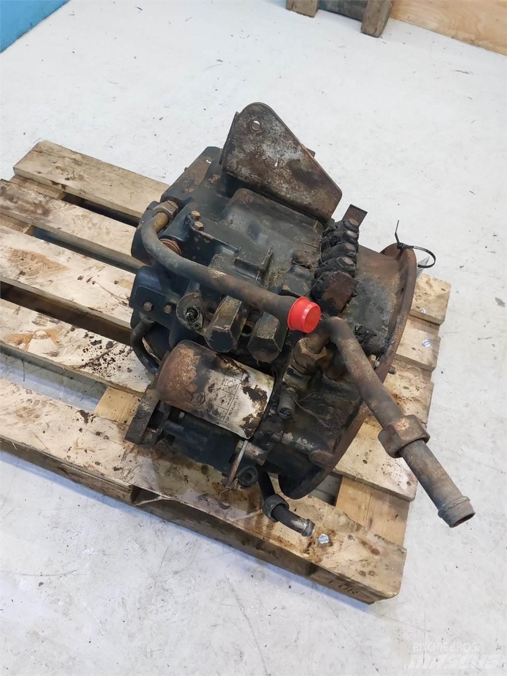 Hydrema 906C 传动装置