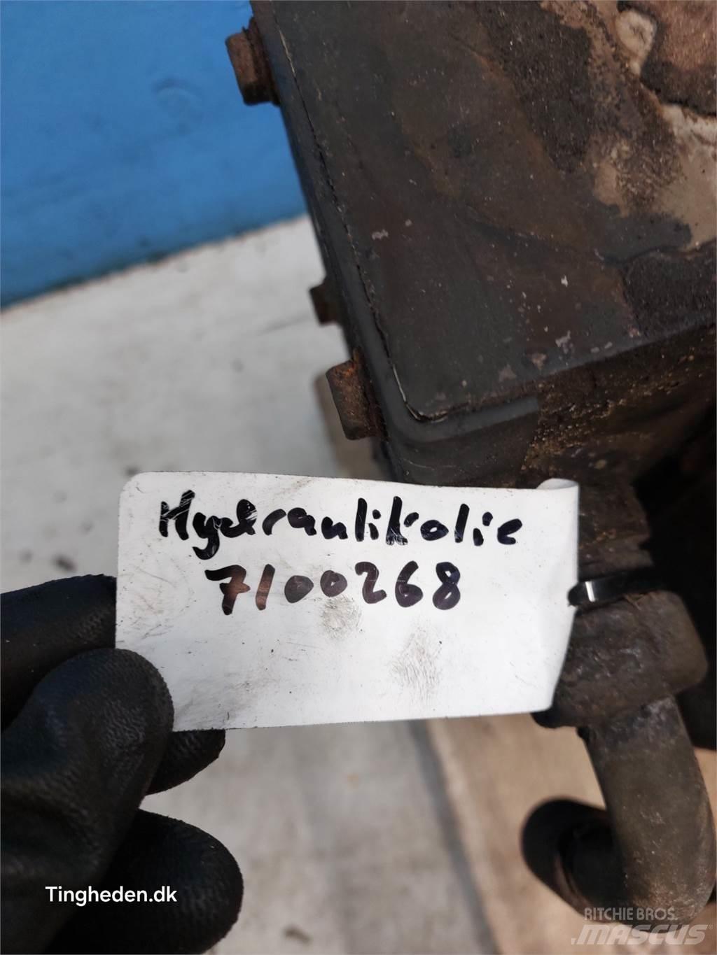 Hydrema 906C 散热器