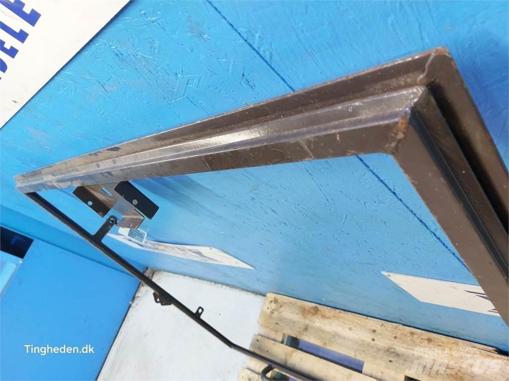 Hydrema 906D 驾驶室与内部