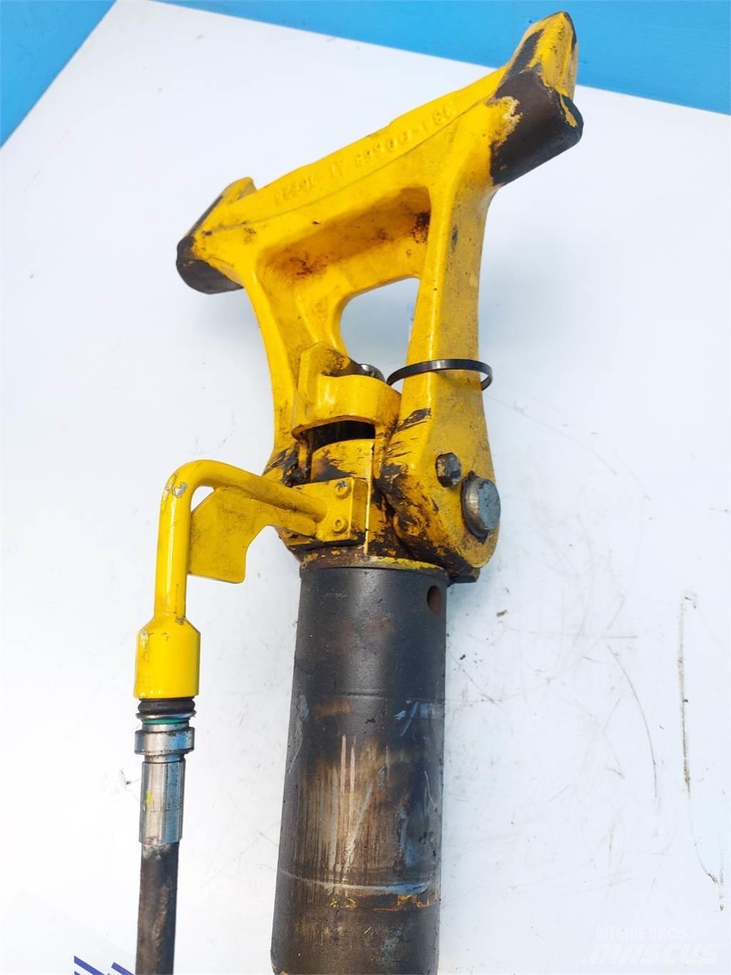 JCB 4CX 吊杆和铲斗