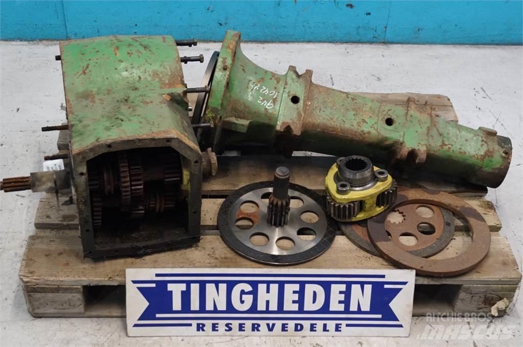 John Deere 1042 传动装置