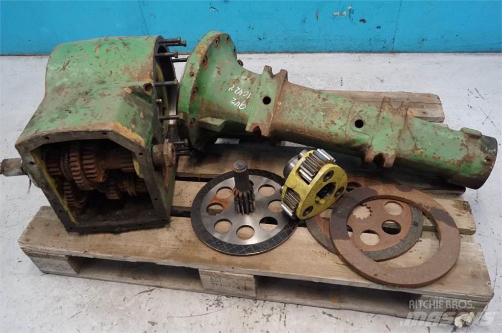 John Deere 1042 传动装置