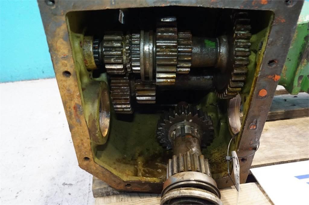 John Deere 1042 传动装置