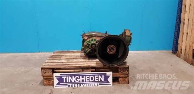 John Deere 1065 传动装置