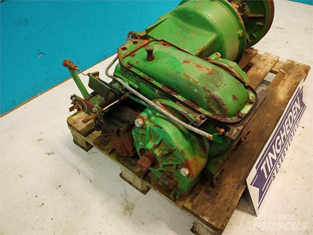 John Deere 1065 传动装置