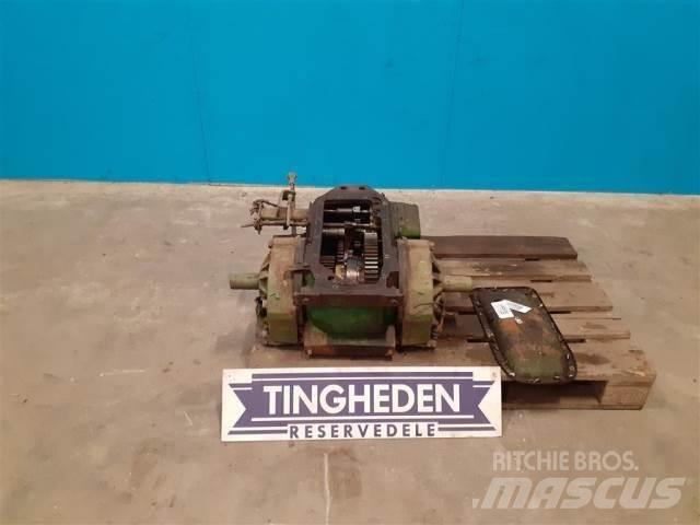 John Deere 1075 传动装置