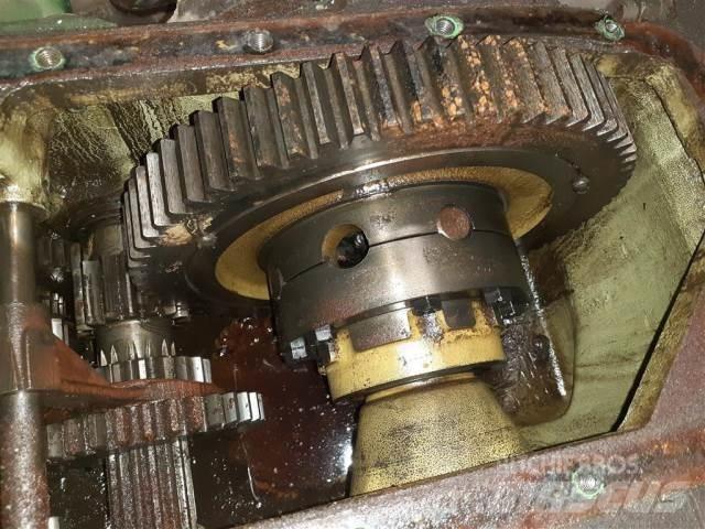 John Deere 1075 传动装置