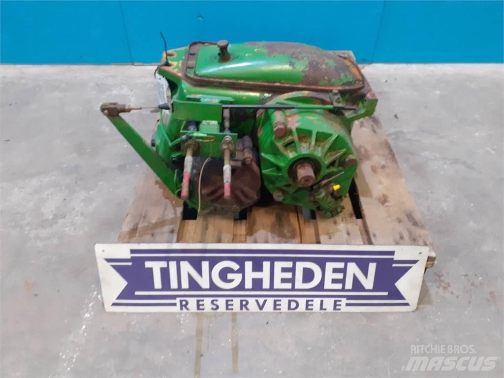 John Deere 1075 传动装置