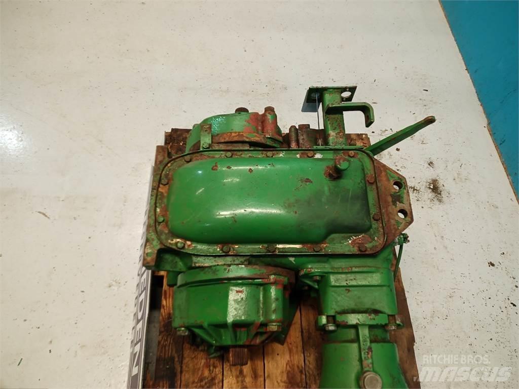 John Deere 1075 传动装置