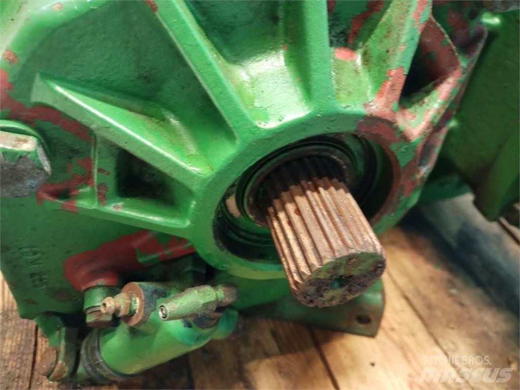 John Deere 1075 传动装置