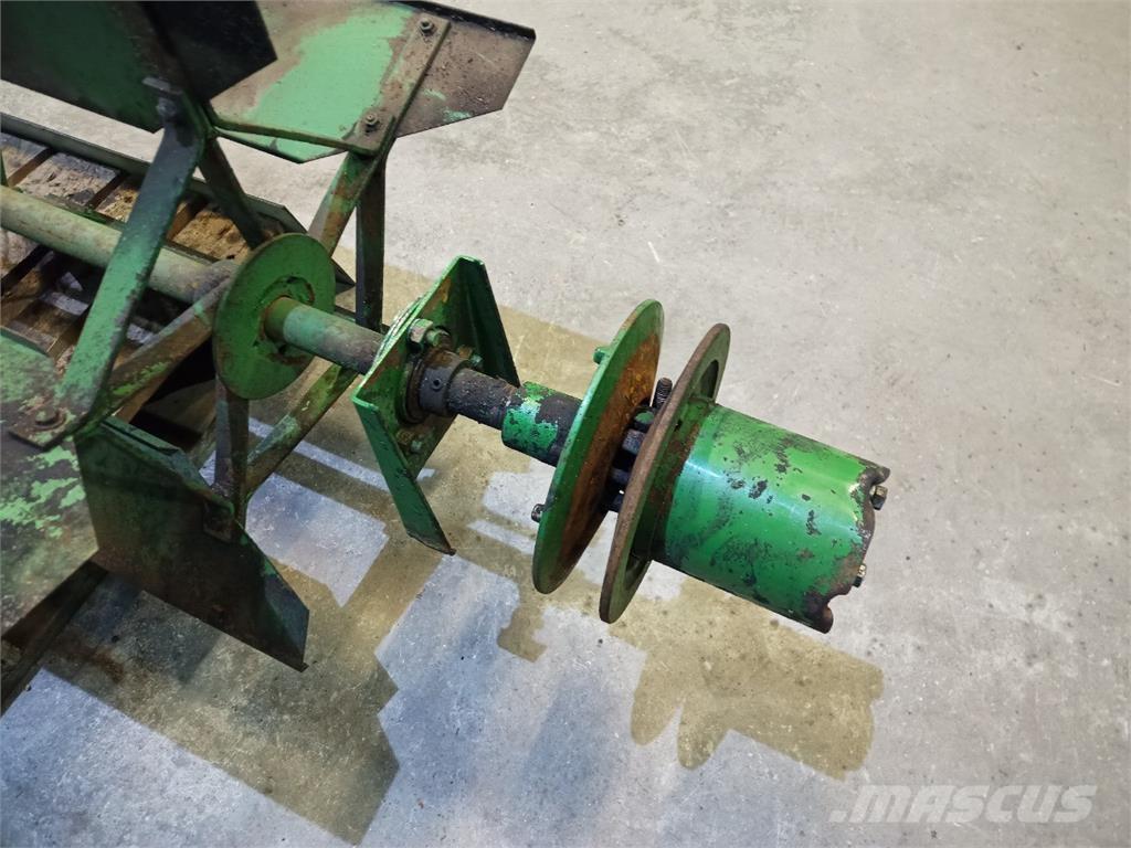 John Deere 1085 融雪撒布机