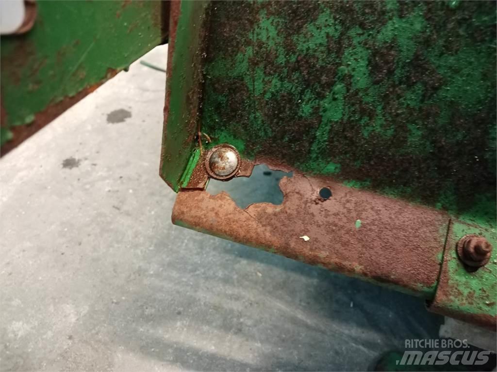 John Deere 1085 融雪撒布机