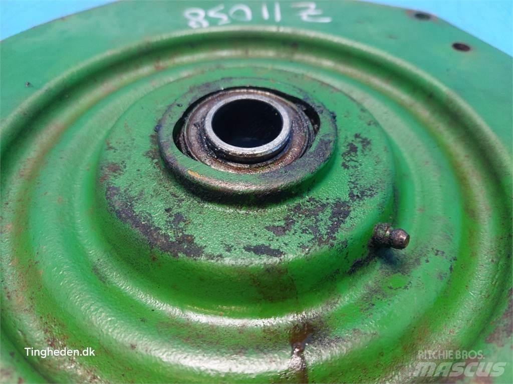 John Deere 1085 融雪撒布机