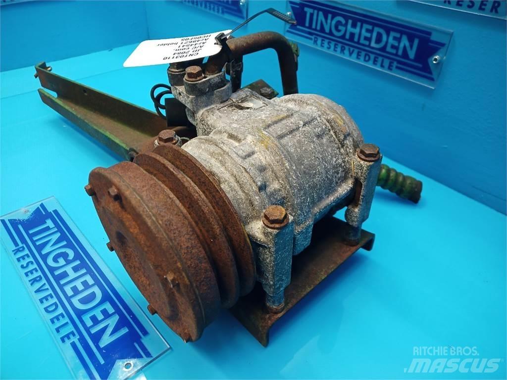 John Deere 2054 驾驶室与内部