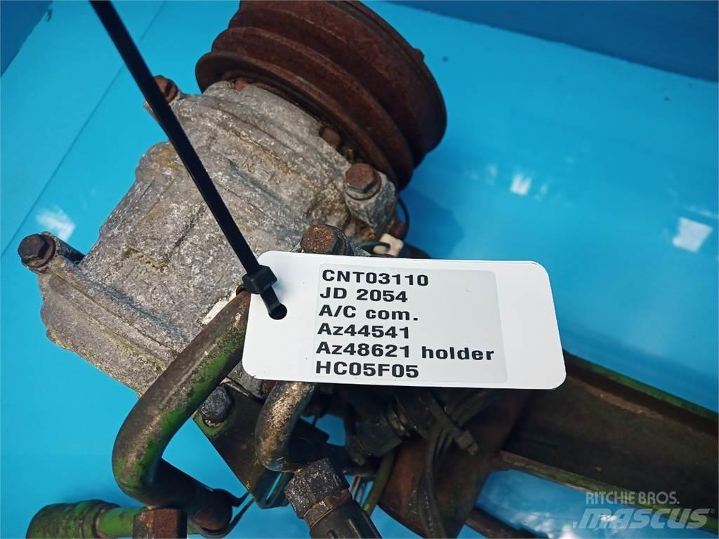 John Deere 2054 驾驶室与内部