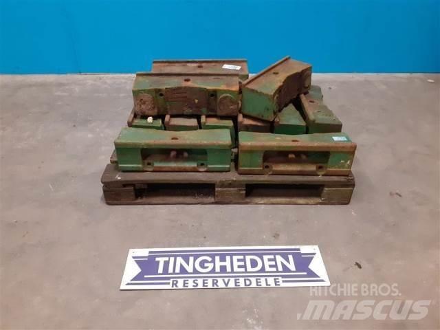 John Deere 2140 前配重块