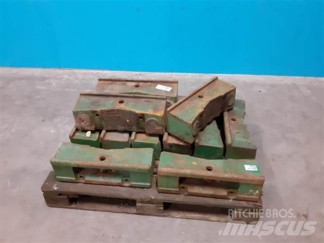 John Deere 2140 前配重块