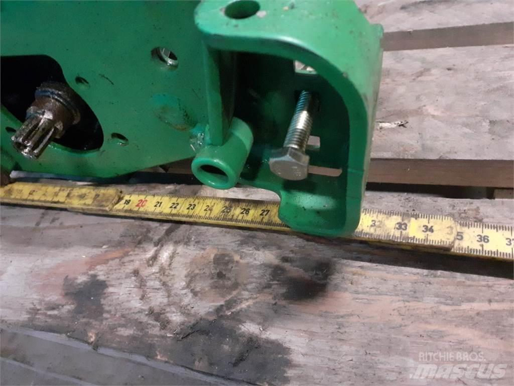 John Deere 2500 机器人割草机