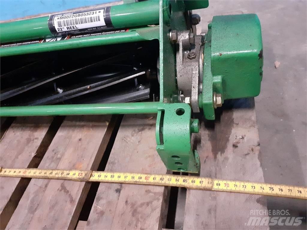 John Deere 2500 机器人割草机