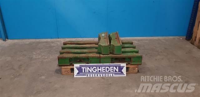 John Deere 3040 前配重块