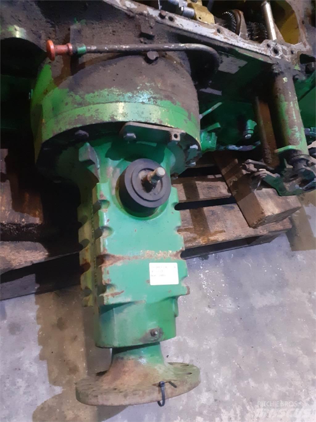 John Deere 3040 传动装置