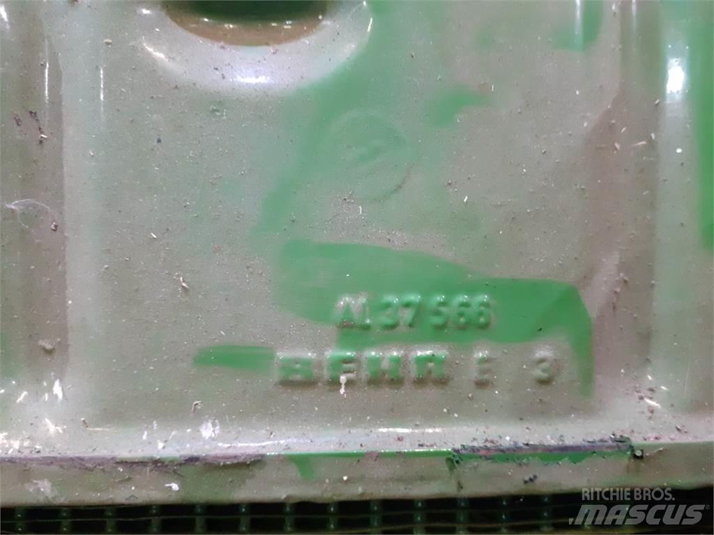 John Deere 3040 散热器