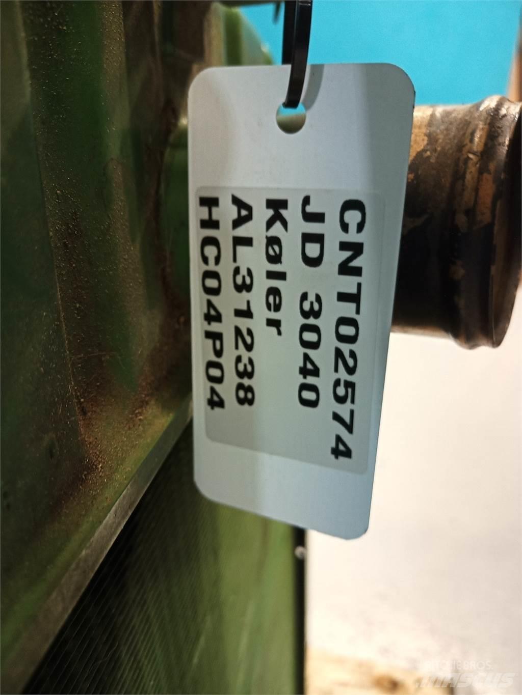 John Deere 3040 散热器